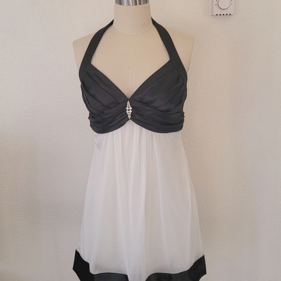 Beautiful  short dress - Picture 1 of 3